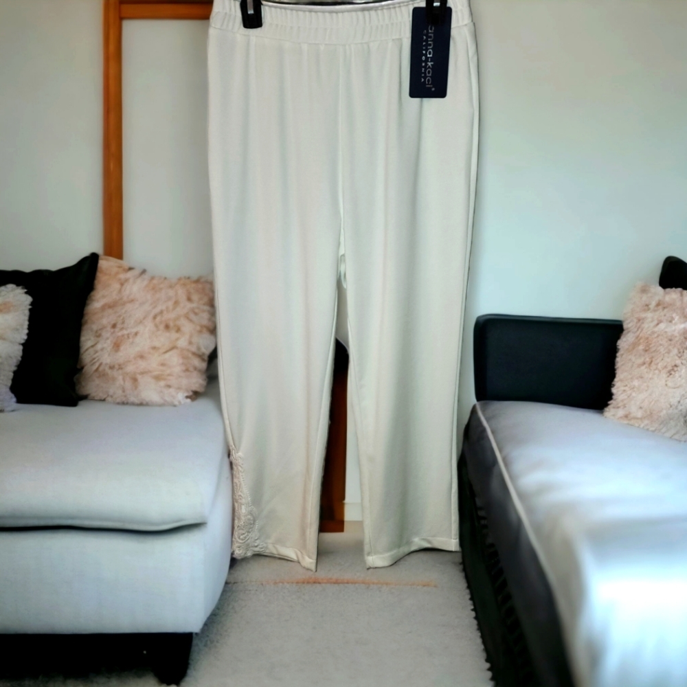 White crop pants